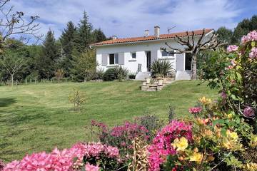 Gîte pour 7 personnes, avec jardin à Cercoux