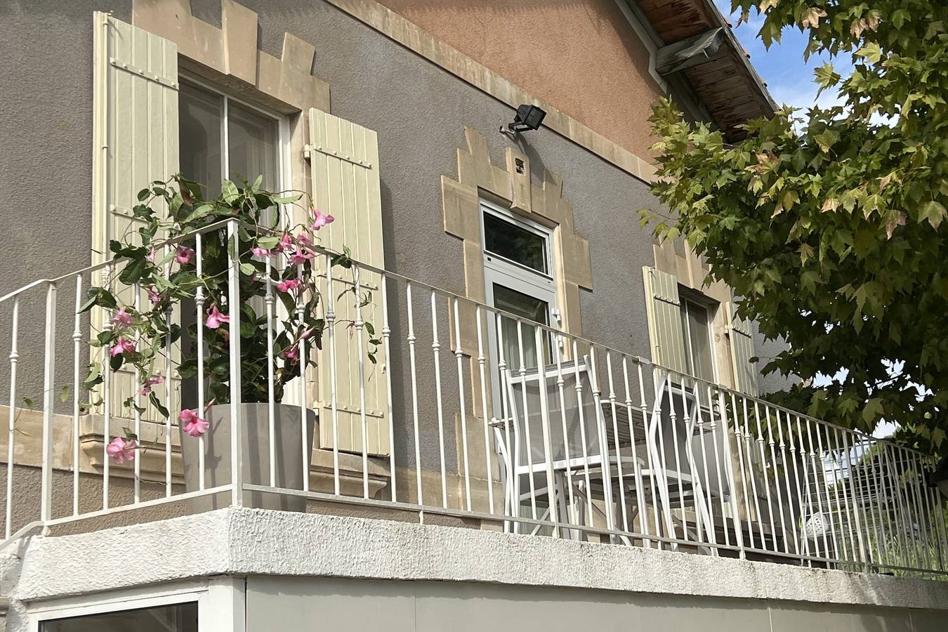 Appartement entier, Appartement Lumineux avec piscine et spa in L'Isle-sur-la-Sorgue, Vaucluse