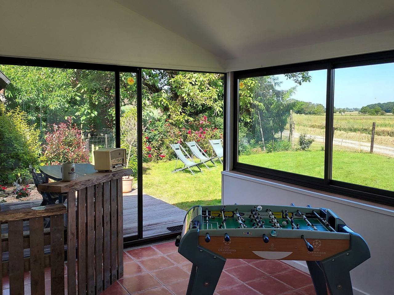 Acogedor Gîte en el Campo con Babyfoot, Terraza y Cercanía a Actividades Recreativas in Mayenne (desambiguación)