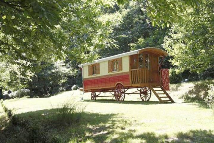 Chambre d’hôte pour 2 personnes, avec piscine ainsi que jardin et vue