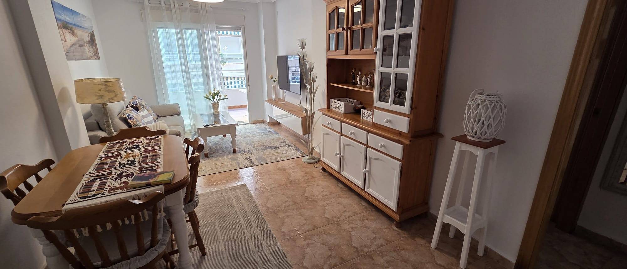 Ganze Wohnung, Apartment 'Sunflower París' mit Wlan in der Nähe des Yachthafens von Santa Pola in Santa Pola, Costa Blanca