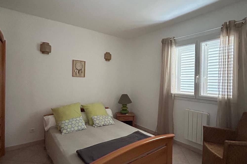 Appartement entier, Appartement meublé Rdc calme, ensoleillé avec jardin et vue sur la mer in Tiuccia, Casaglione