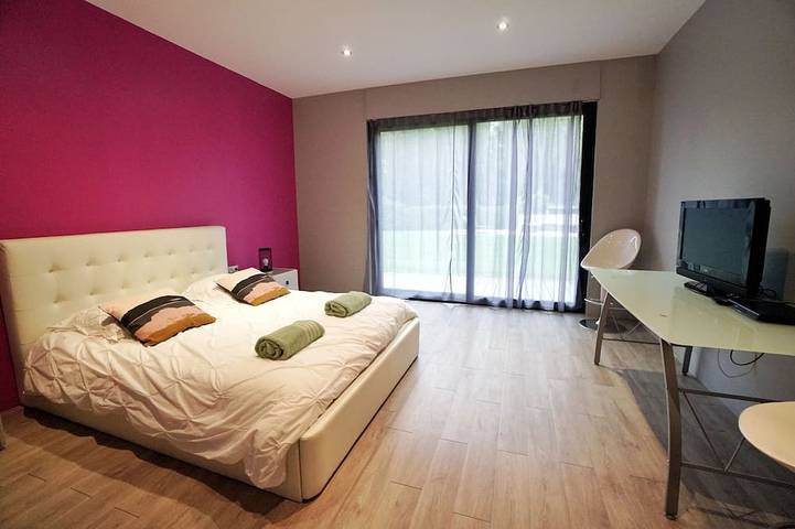 Loft – 15 people – 7 bedrooms – 6 bathrooms – Jacuzzi, Pool Table, Swimming Pool in Arques, Saint-Omer und Umgebung