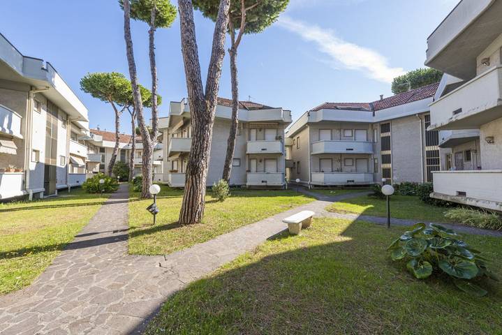 Appartement entier, Appartement de vacances pour 6 personnes avec balcon/terrasse in Marina di Massa, Massa (Italie)