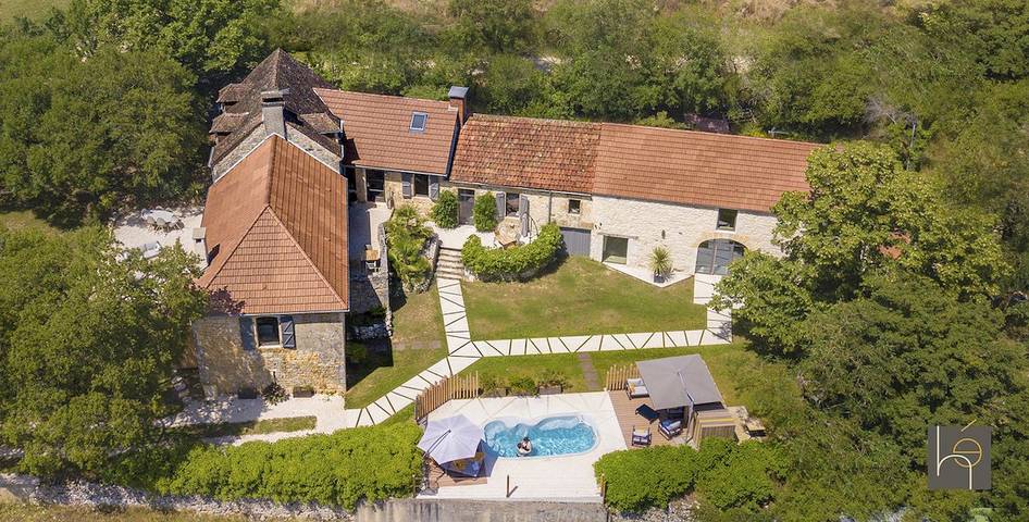 Location de vacances pour 2 personnes, avec jacuzzi ainsi que jardin et piscine à Peyrillac-et-Millac - 2