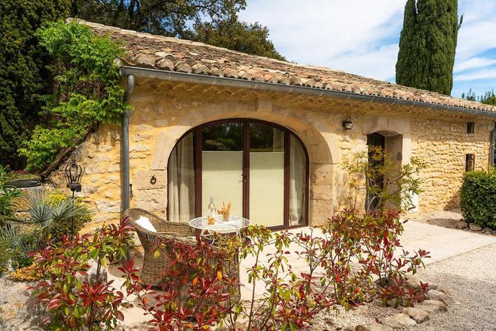 Location de vacances pour 2 personnes, avec terrasse ainsi que piscine et jardin à Montségur-sur-Lauzon - 2