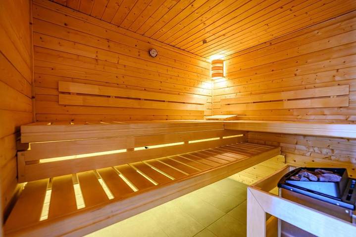 Ferienhaus für 10 Personen, mit Whirlpool und Terrasse sowie Garten und Sauna in Ottenhöfen im Schwarzwald - 2