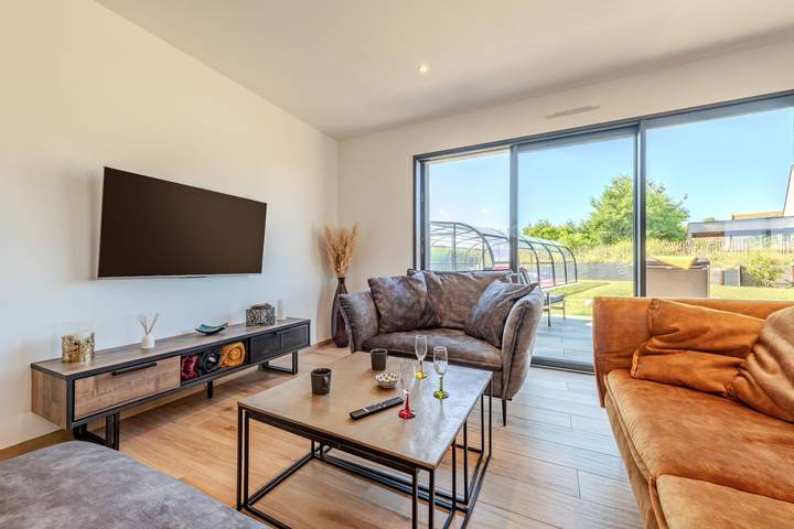 Maison de vacances 'Ti Braz Magnifique Maison Piscine' avec vue sur la mer, piscine privée et Wi-Fi in Plouguerneau, Région de Brest
