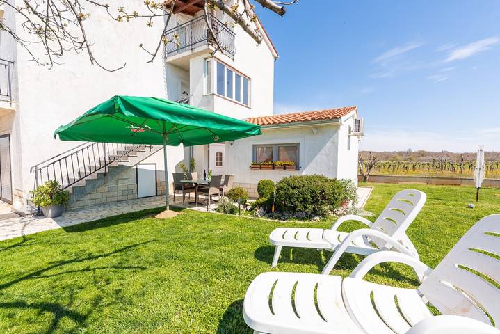 Villa for 4 people, with garden in Istria