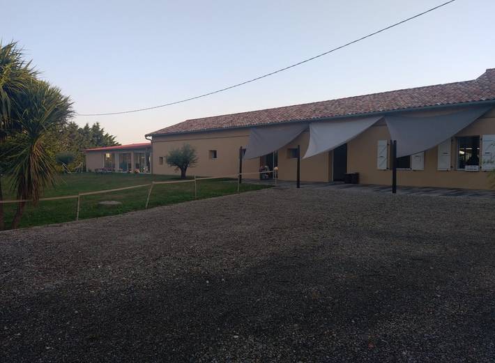 Gîte pour 14 personnes, avec terrasse et jardin