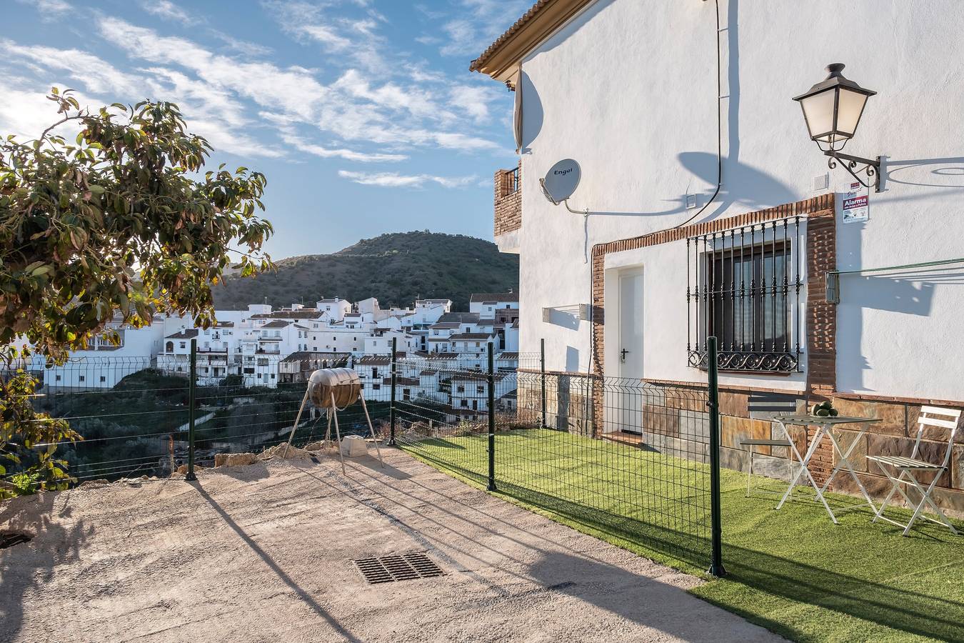 Entire apartment, Apartment "La Azomadilla" with Shared Terrace and Wi-Fi in Totalán, Costa del Sol