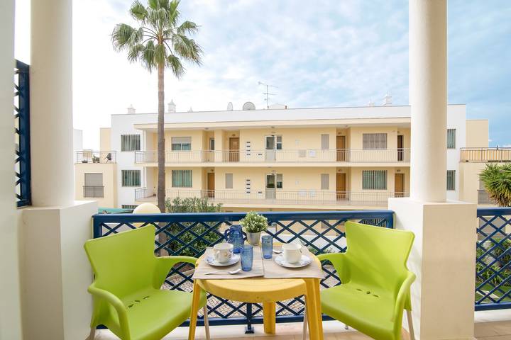 Gîte pour 5 personnes, avec bassin pour enfant ainsi que balcon et jardin dans Olhos de Água
