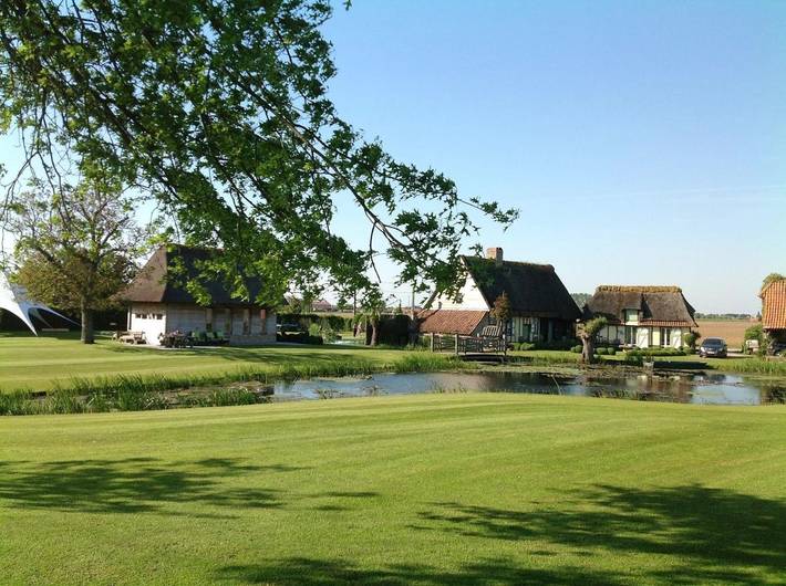 Location de vacances pour 4 personnes, avec Terrasse et Jardin ainsi que Vue sur le lac et Vue à Lo-Reninge