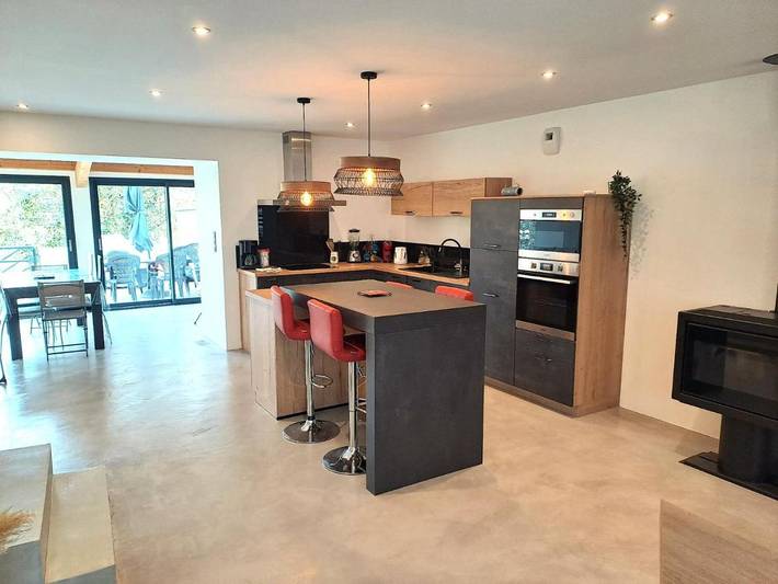 Location de vacances pour 7 personnes, avec terrasse ainsi que vue et jardin à Saugues - 3