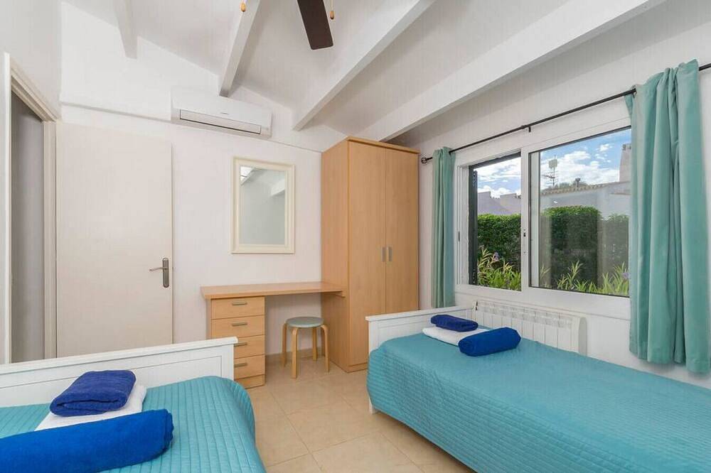 Charming 2 bedroom semi-detached villa in Binibeca in Binibeca, Sant Lluís
