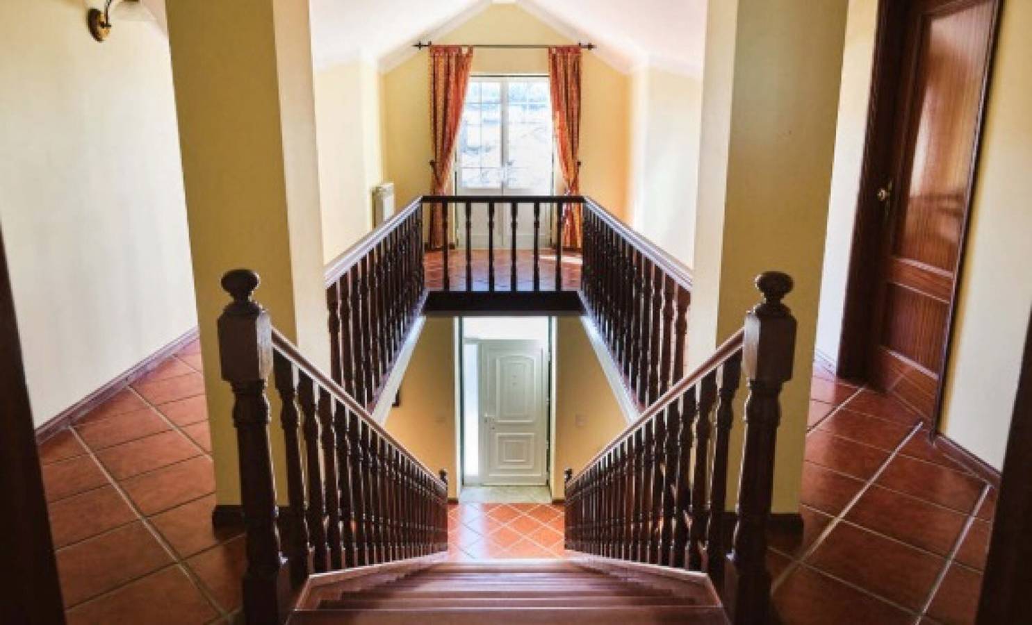 Boerderij 'Principal - Do Mogadouro' met Uitzicht op Bergen, Gedeeld Zwembad en Wi-Fi in Beira Interior Norte, Mesquitela