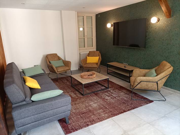 Gîte pour 10 personnes, avec terrasse dans Saint-Amand-Montrond - 4