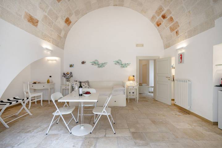 Appartamento intero, GuestHost - Casa in Tufo a due passi dal Mare in Polignano a Mare, Provincia di Bari