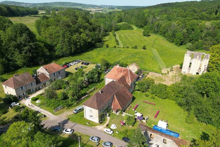 Location de vacances pour 18 personnes, avec Terrasse et Jardin dans Melin