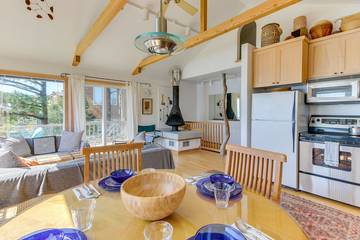 Vacation House for 4 Guests in Oceanside (Oregon), Oregon Coast, Picture 1