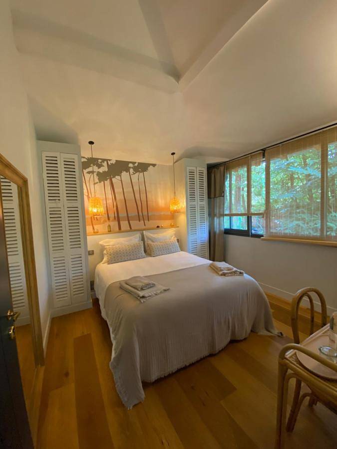 Location de vacances pour 2 personnes, avec terrasse ainsi que piscine et jardin à Belin-Béliet - 4