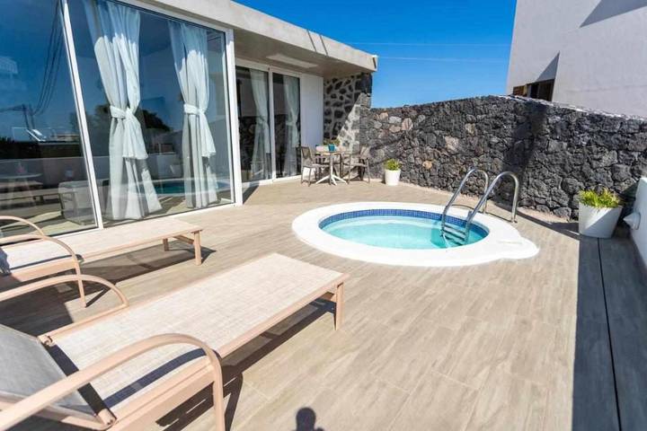 Chambre d’hôte pour 3 personnes, avec piscine ainsi que vue et jardin dans Lanzarote - 2