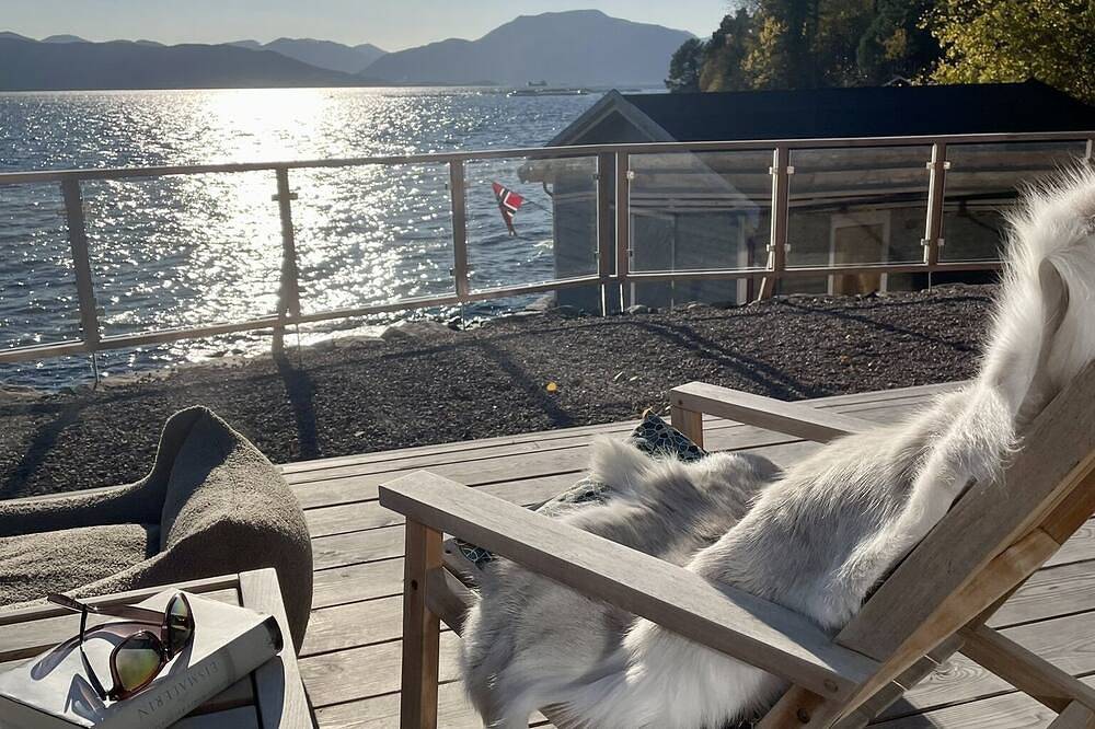 Villa Blue Dream - Traum Ferienhaus in direkter Fjordlage mit Jacuzzi & Sauna in Kristiansund, Nördliches Fjordnorwegen