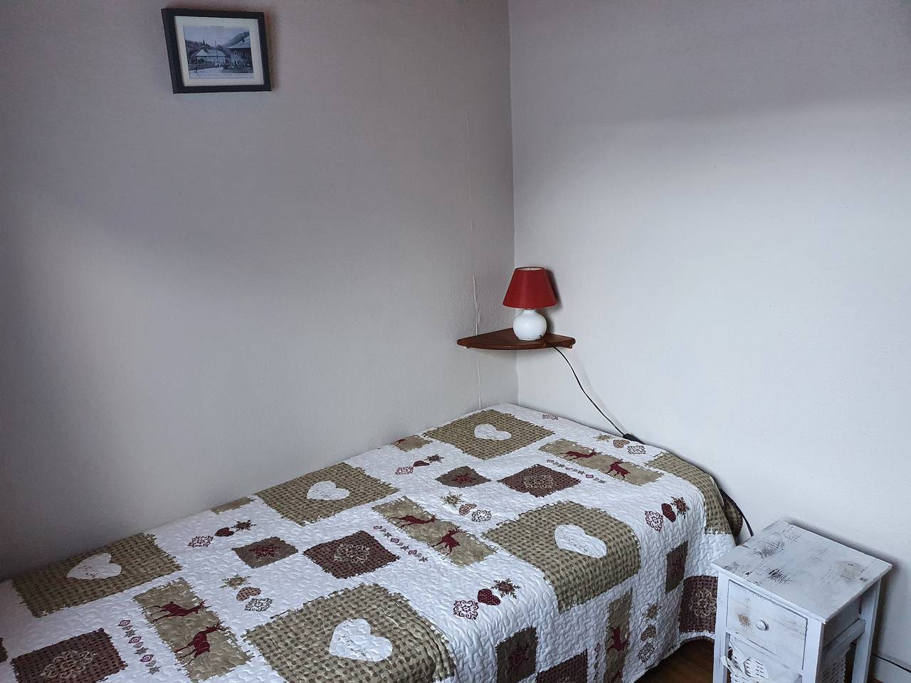 Entire apartment, “Le Skieur” Apartment with Mountain View, Balcony, and Wi-Fi in Aillon-le-Jeune, Chambéry region
