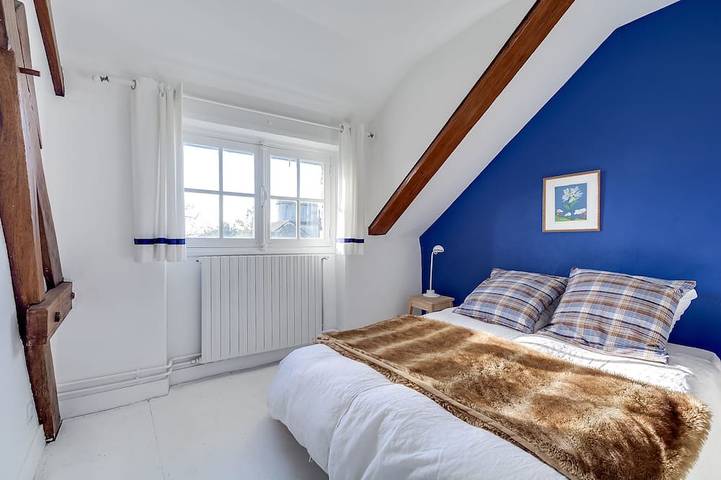 Encantadora casa / alojamiento para grupos al sur de Fontainebleau, a 70 km de París, 6 habitaciones in Nangeville, Región de Pithiviers