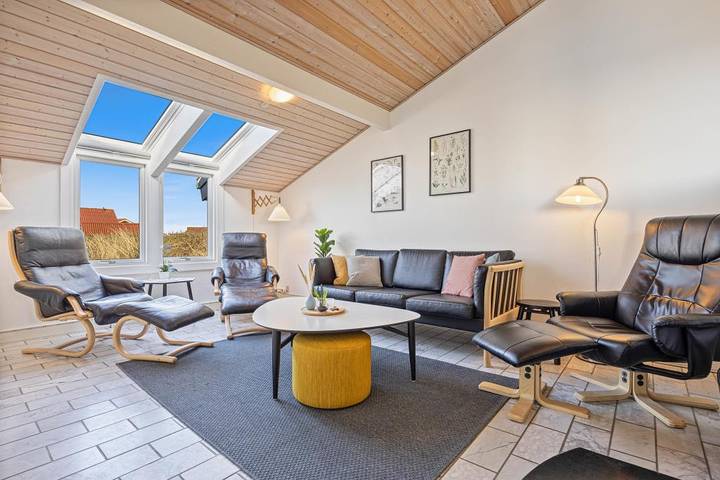 Schönes Ferienhaus mit geschlossener Terrasse in Hvide Sande, Holmsland Klit