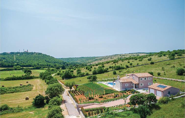 Charmantes Apartment mit Pool in der Nähe von Krnica, Restaurants und WLAN in Krnica, Marčana