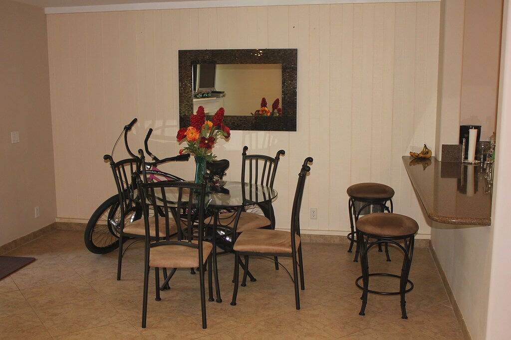 Ganze Wohnung, Ein Stück Himmel mit Blick auf den Garten in Oceanside, San Diego County