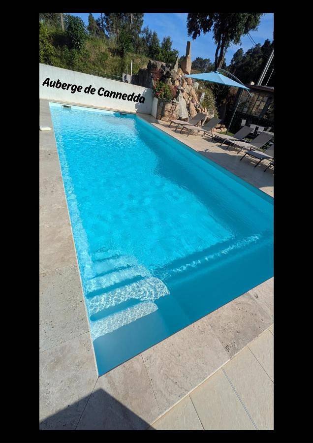 Hôtel pour 2 personnes, avec terrasse ainsi que piscine et jardin dans Plage de Canella