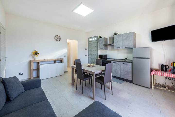 Ganze Wohnung, Apartment "Al Porto Balkon in Seenähe" mit Wlan in San Felice del Benaco, Gardasee-Berge