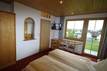 Ferienwohnung für 2 Personen, mit Balkon und Garten in Weyregg am Attersee