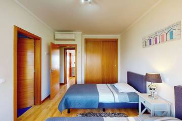 Villa for 8 People in Ferragudo, Faro District, Photo 1