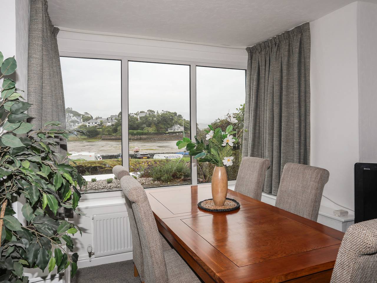 Ivy Cottage in Borth-y-Gest, Snowdonia
