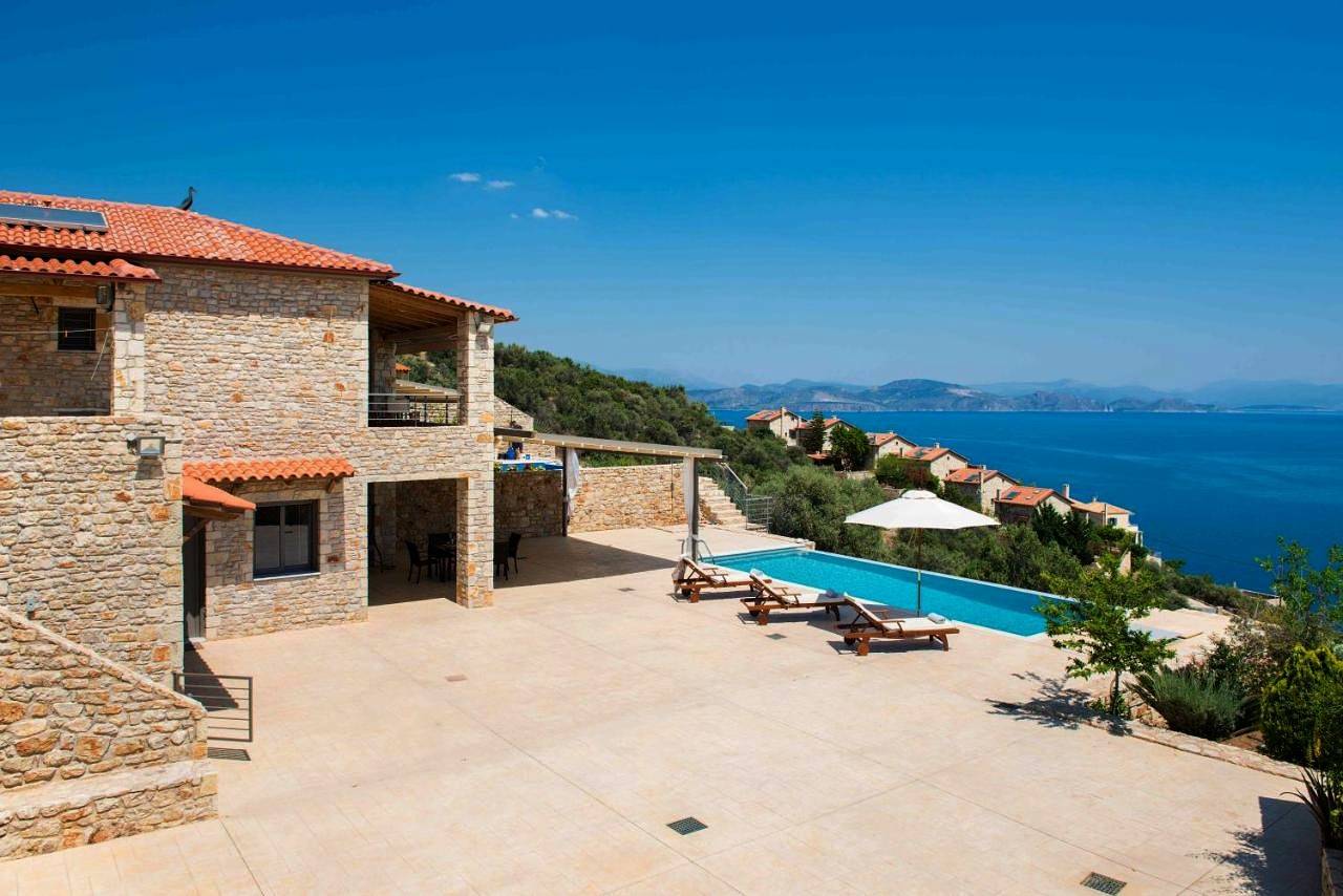 Superior Villa in Xiropigado, Kinuria