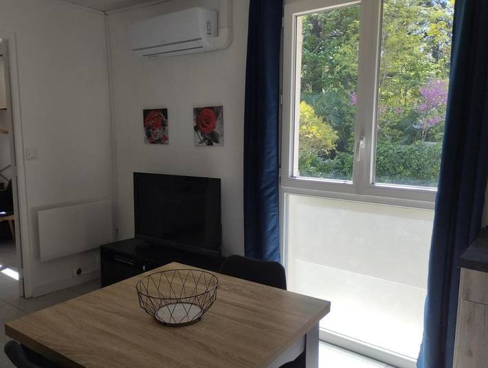Gîte pour 4 personnes, avec jardin, animaux acceptés à Uzer - 4
