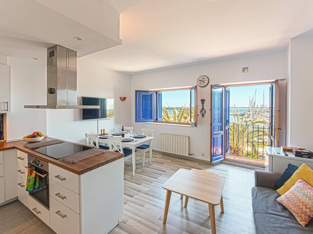 Apartamento entero, Ático Familiar Renovado Frente al Mar con Terraza y Vistas Panorámicas en Vilanova i la Geltrú in Villanueva y Geltrú, Garraf