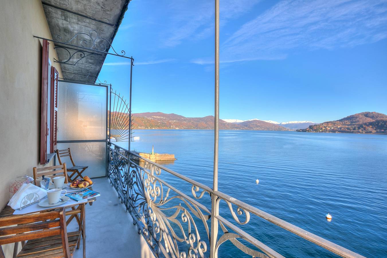 Appartement entier, Lago Magico Pied Dans L' Eau in Arona (Lago Maggiore), Commune de Arona