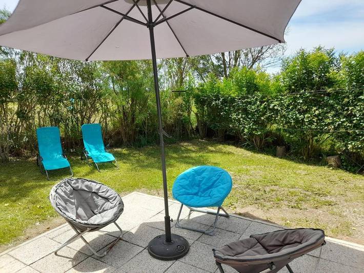 Location de vacances pour 6 personnes, avec jacuzzi et piscine ainsi que jardin et bassin pour enfant dans la Tamarissière