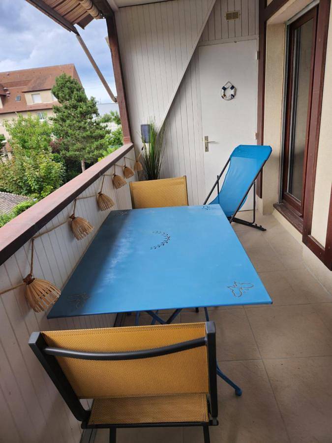 Appartement entier, One-Bedroom Apartment in Ouistreham, Région de Caen