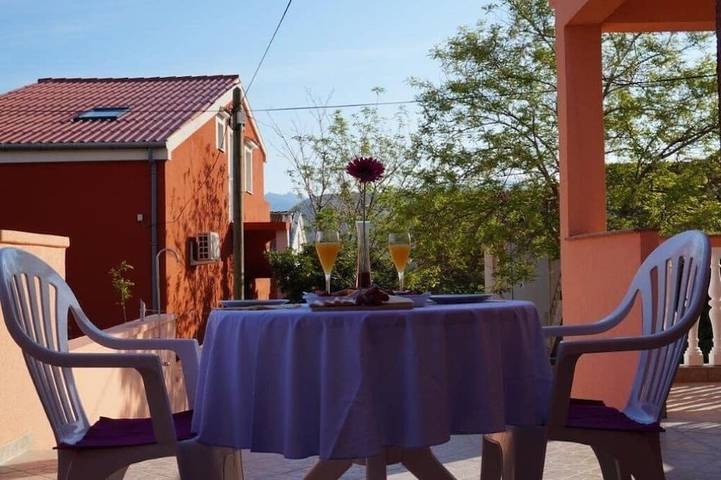 Ganze Wohnung, Moderne Studio A4 für 2-3 Personen mit 2 Swimmingpools in Pag Stadt, Pag