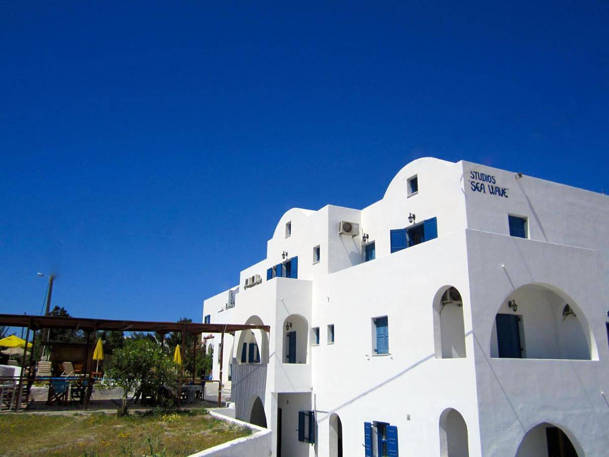 Sea Wave Villa in Plage d'Perivolos, Perissa