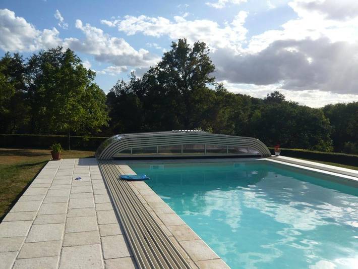 Gîte pour 6 personnes, avec piscine ainsi que jardin et vue