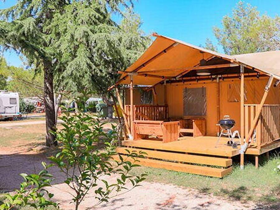 Camping Mon Perin - Safarizelt 6 personen - Safari Lodge Zelt | 3 Schlafz. | 6 Pers. | Erhöhte Terrasse | Klimaanlage in Bale, Rovinj und Umgebung