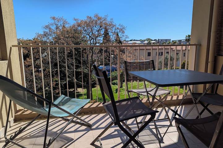 Vacation rental for 4 people, with balcony in Antibes