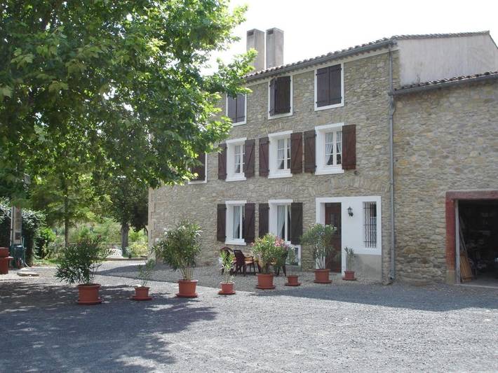 Chambre d’hôte pour 5 personnes, avec vue ainsi que piscine et jardin à FA