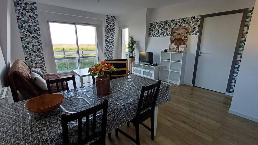 Gîte pour 4 personnes, avec vue ainsi que terrasse et jardin à Hirel - 2